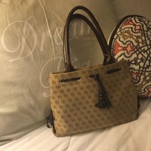Dooney & Bourke Knock off hand bag